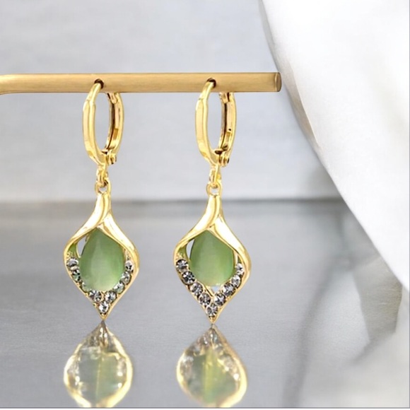 NWT  Light Green Opal Earrings, diamond accent in color Gold - Picture 4 of 10